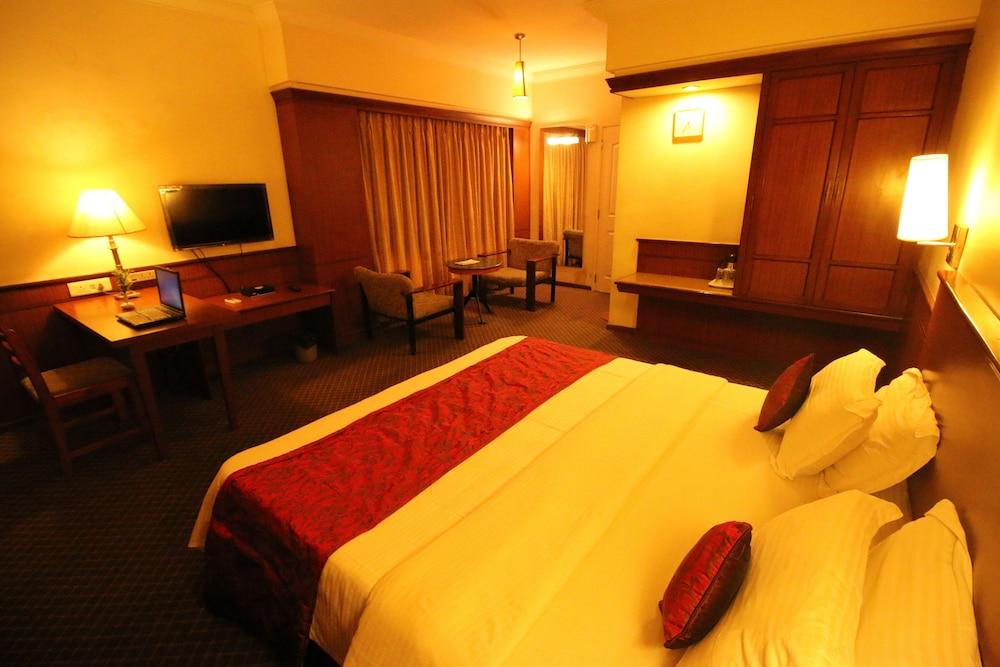 Hotel Skylon Ahmedabad Exterior photo