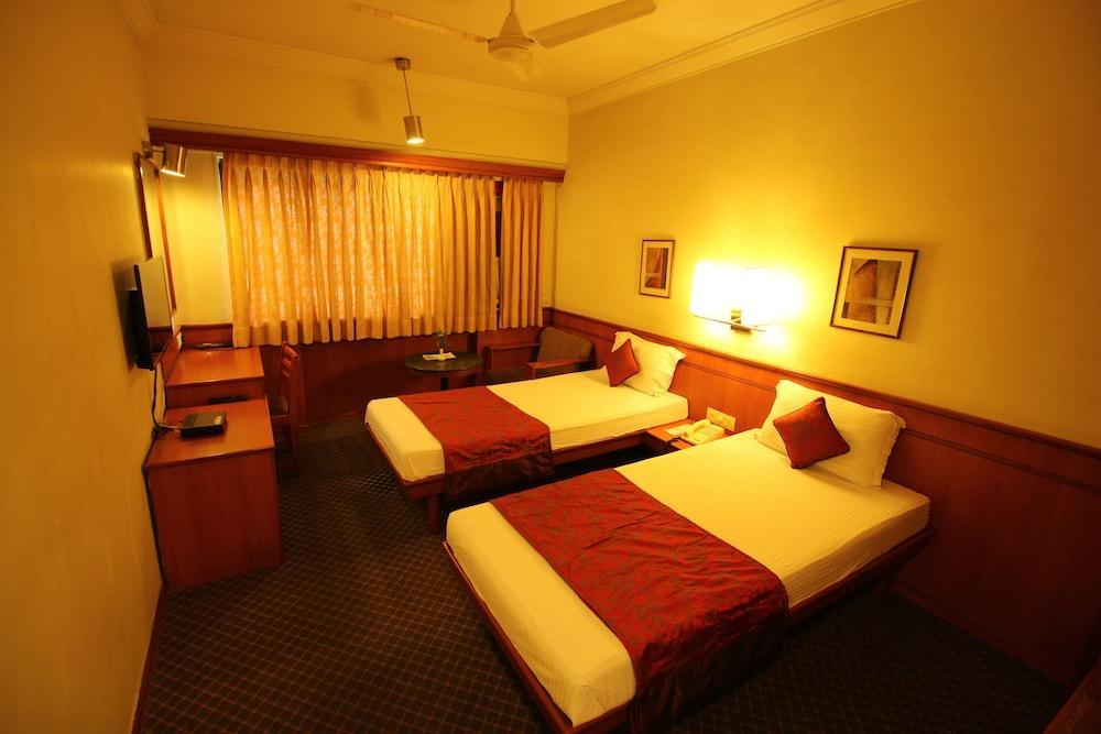 Hotel Skylon Ahmedabad Exterior photo