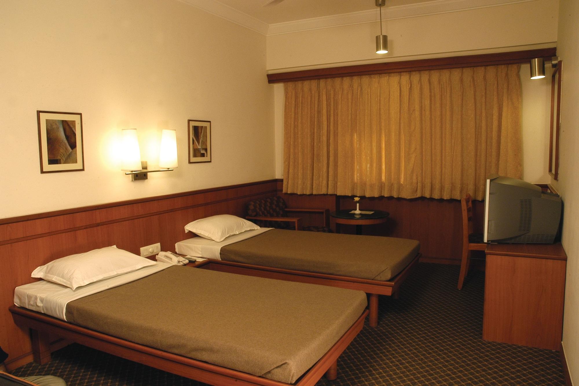 Hotel Skylon Ahmedabad Exterior photo