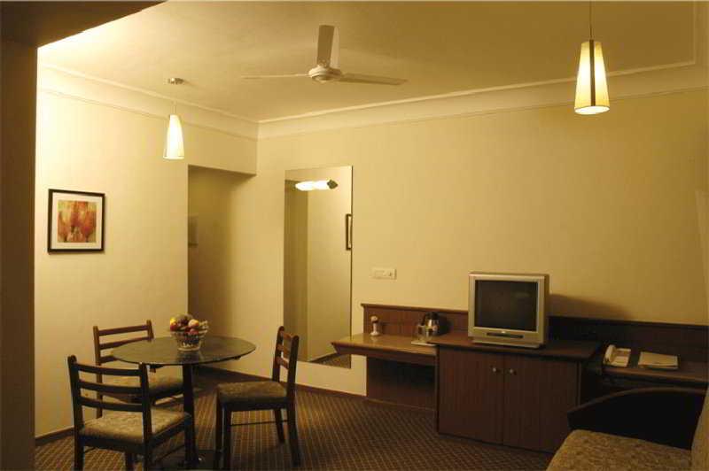 Hotel Skylon Ahmedabad Exterior photo