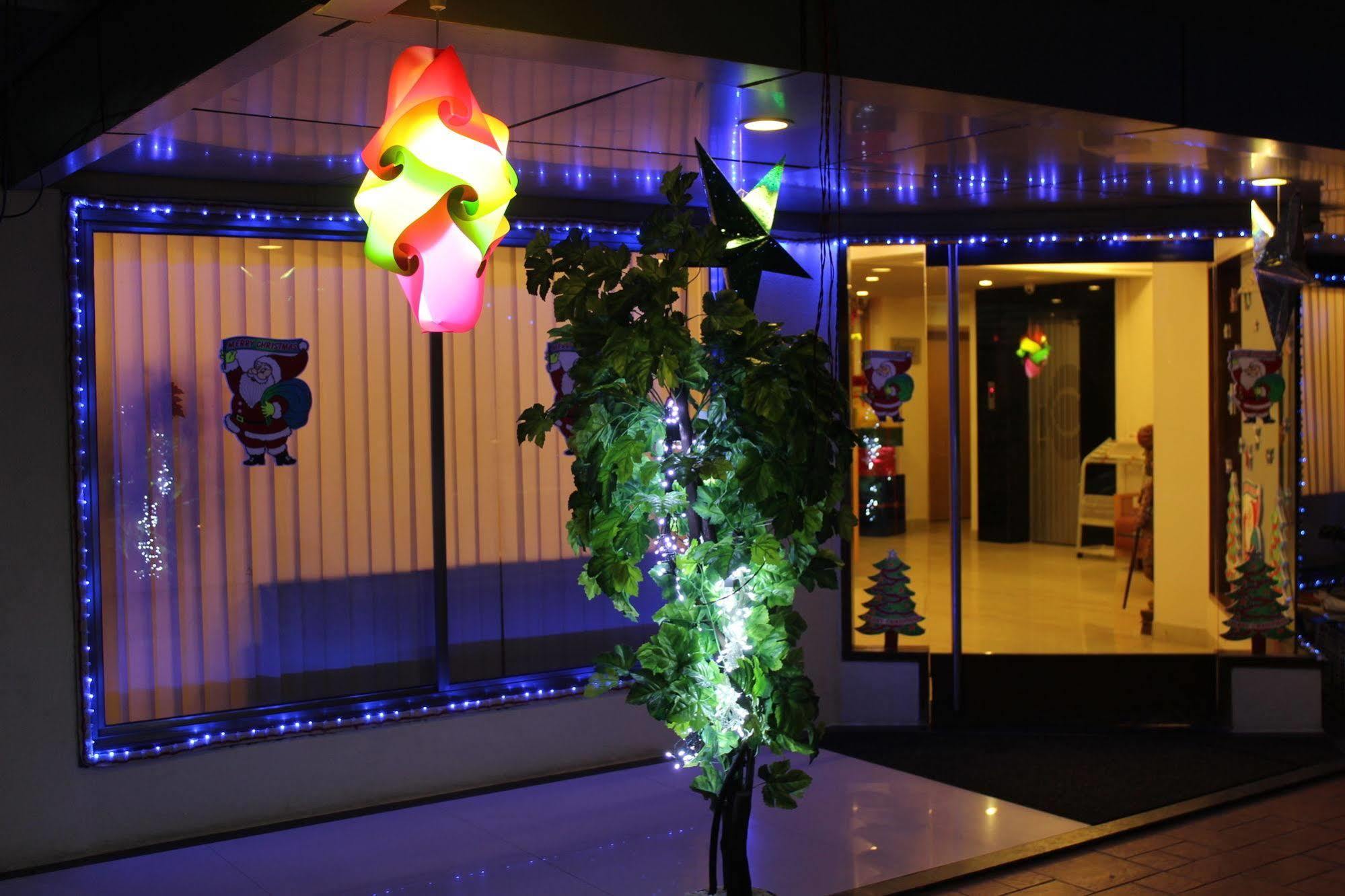 Hotel Skylon Ahmedabad Exterior photo