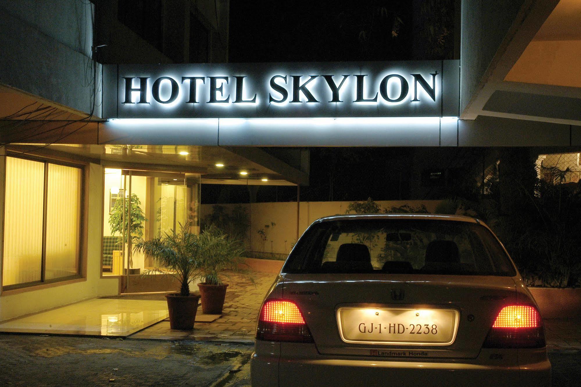 Hotel Skylon Ahmedabad Exterior photo