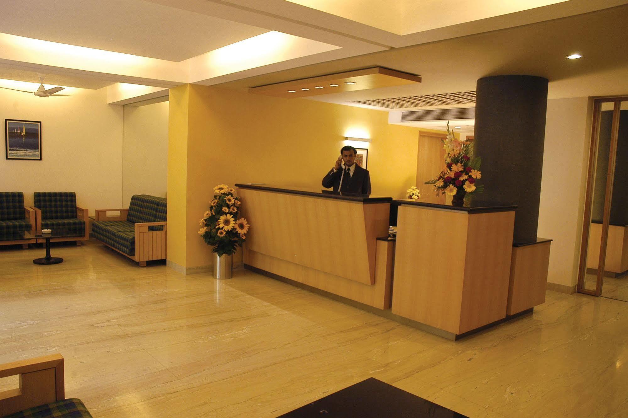 Hotel Skylon Ahmedabad Exterior photo