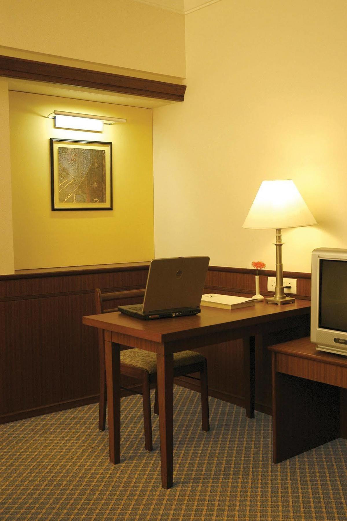 Hotel Skylon Ahmedabad Exterior photo